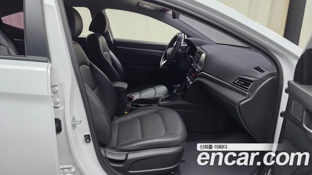 Hyundai AVANTE 2019 — photo 17