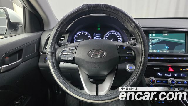 Hyundai AVANTE 2019 — photo 19