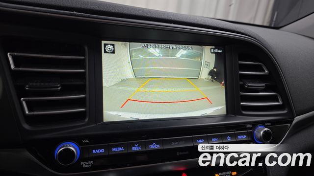 Hyundai AVANTE 2019 — photo 21