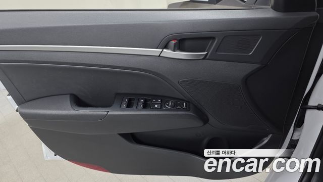 Hyundai AVANTE 2019 — photo 14