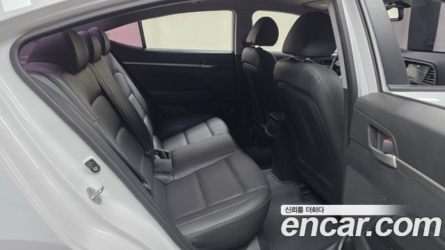 Hyundai AVANTE 2019 — photo 16