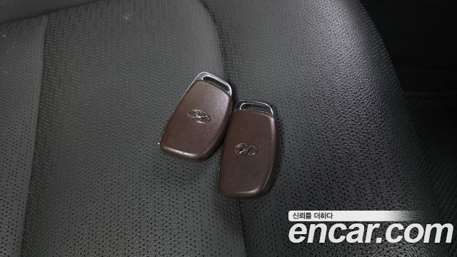 Hyundai AVANTE 2019 — photo 27