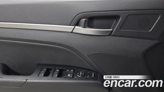 Hyundai AVANTE 2019 — photo 30
