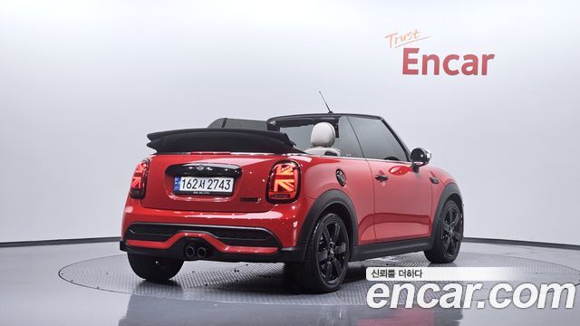 Mini Cooper Convertible 2023 — photo 2
