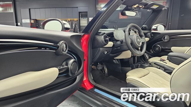 Mini Cooper Convertible 2023 — photo 13