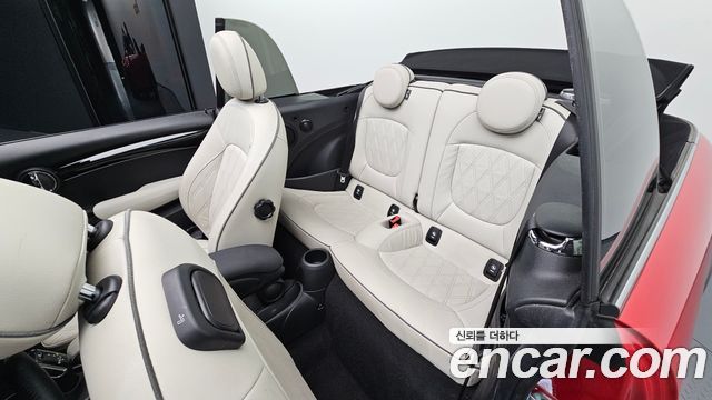 Mini Cooper Convertible 2023 — photo 18