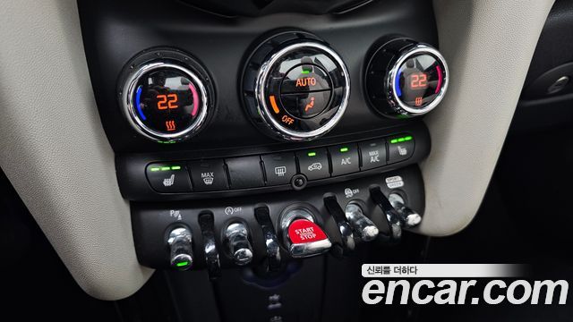 Mini Cooper Convertible 2023 — photo 23
