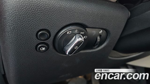 Mini Cooper Convertible 2023 — photo 24
