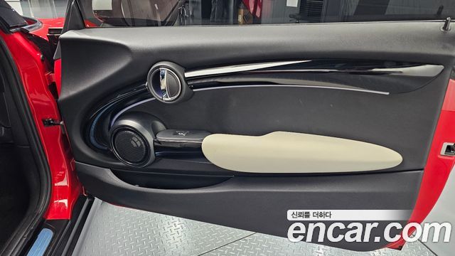 Mini Cooper Convertible 2023 — photo 14