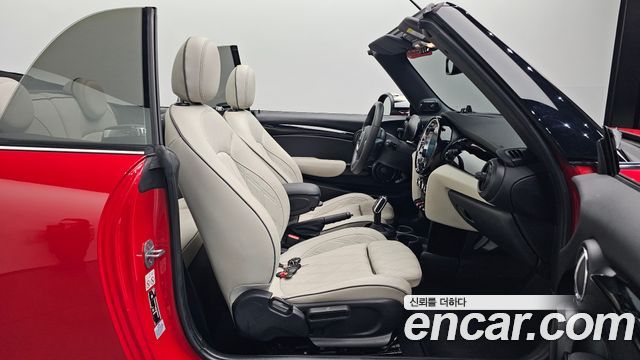 Mini Cooper Convertible 2023 — photo 16