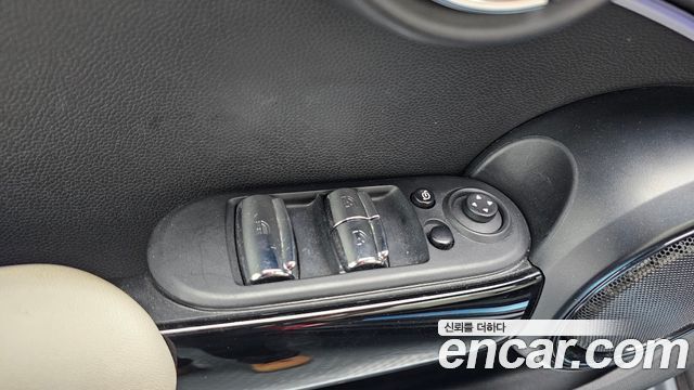 Mini Cooper Convertible 2023 — photo 29