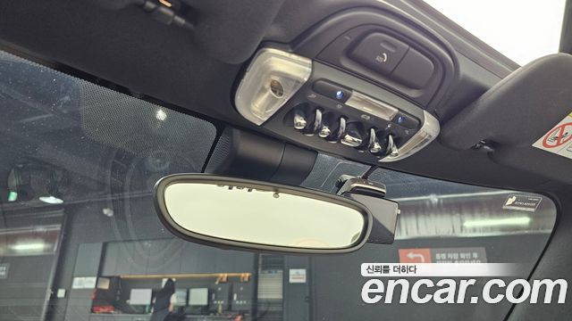 Mini Cooper Convertible 2023 — photo 31
