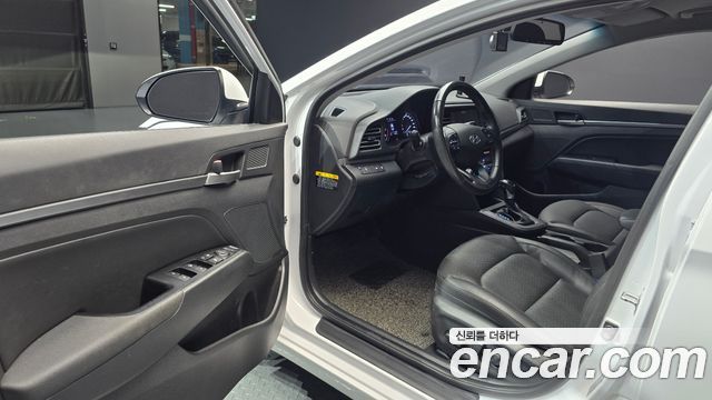 Hyundai AVANTE 2019 — photo 10