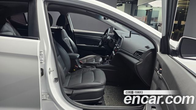 Hyundai AVANTE 2019 — photo 11
