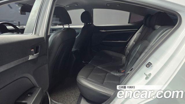 Hyundai AVANTE 2019 — photo 12