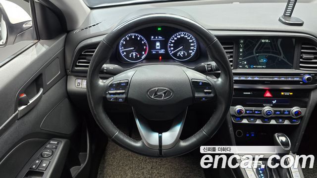 Hyundai AVANTE 2019 — photo 13