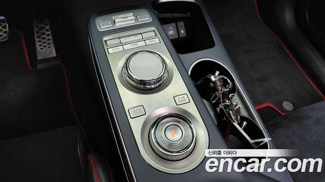 Genesis GV70 2021 — photo 12