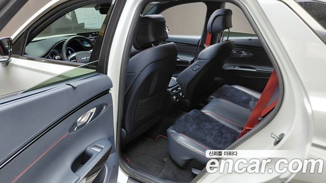Genesis GV70 2021 — photo 18