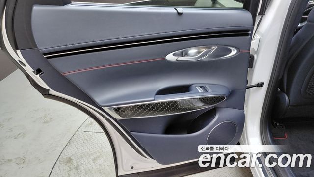 Genesis GV70 2021 — photo 15