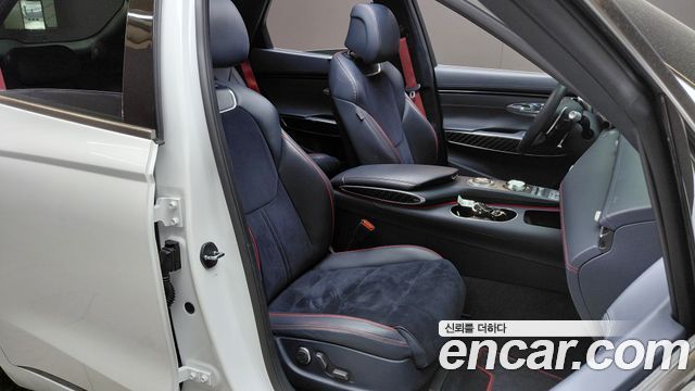 Genesis GV70 2021 — photo 16