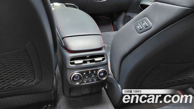 Genesis GV70 2021 — photo 30