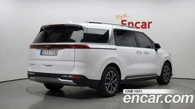 Kia Canival 2023 — photo 2
