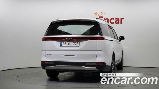 Kia Canival 2023 — photo 4