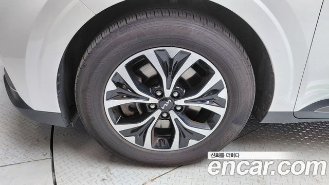 Kia Canival 2023 — photo 5
