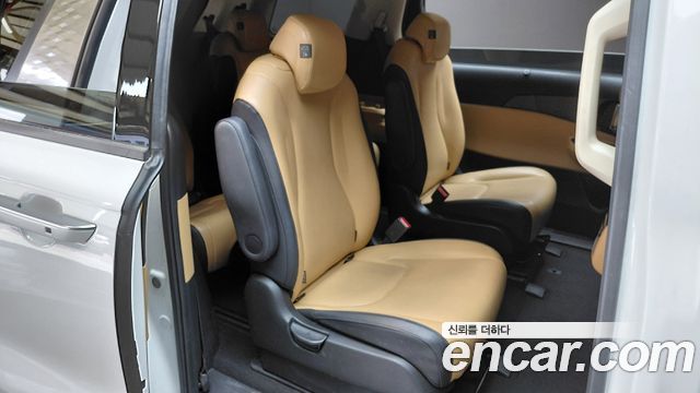 Kia Canival 2023 — photo 17