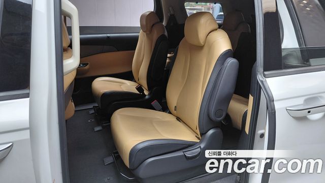 Kia Canival 2023 — photo 18