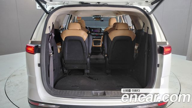 Kia Canival 2023 — photo 24