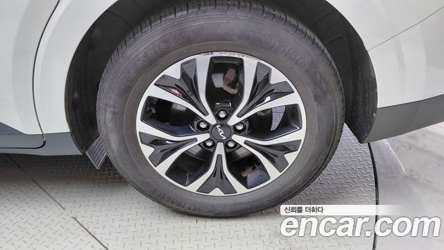 Kia Canival 2023 — photo 7