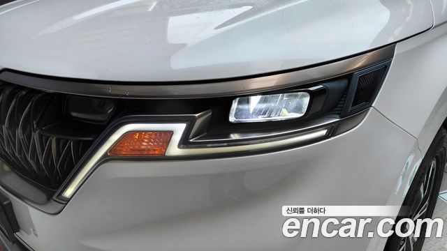 Kia Canival 2023 — photo 8