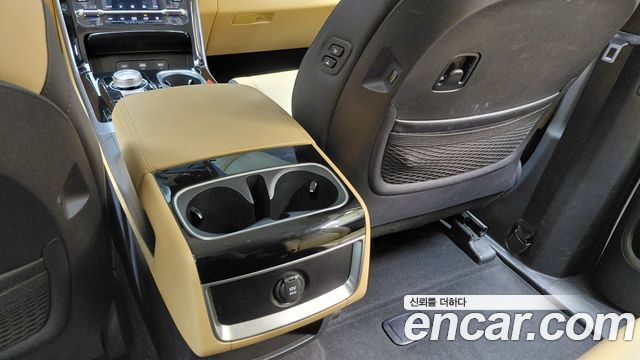 Kia Canival 2023 — photo 28