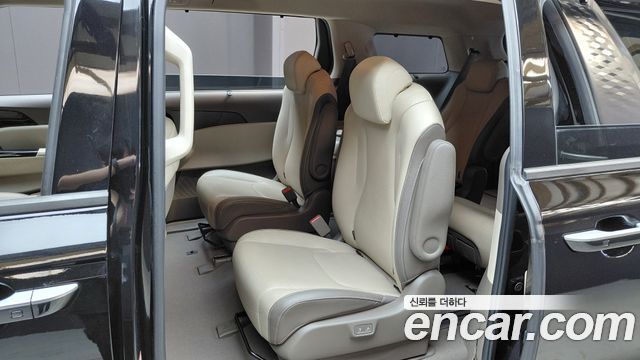 Kia Canival 2022 — photo 18