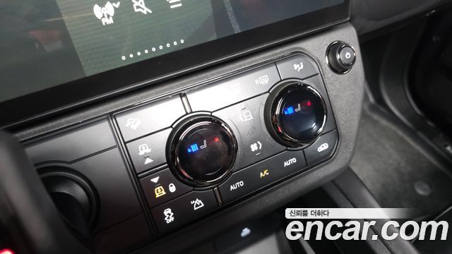 Land Rover Defender 2026 — photo 9