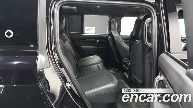 Land Rover Defender 2026 — photo 12