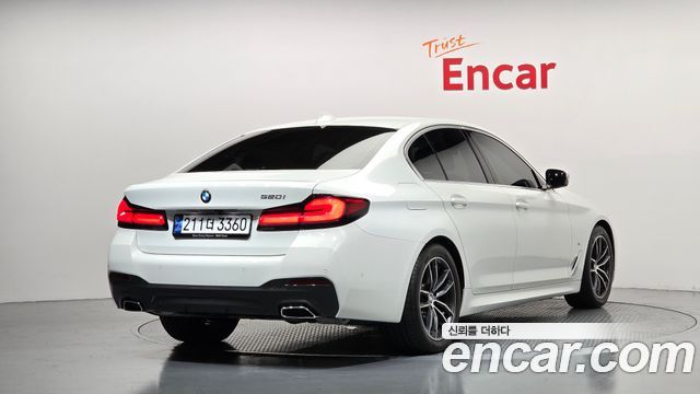 BMW 5-Series 2023 — photo 2