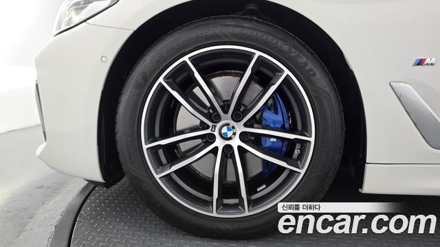 BMW 5-Series 2023 — photo 5