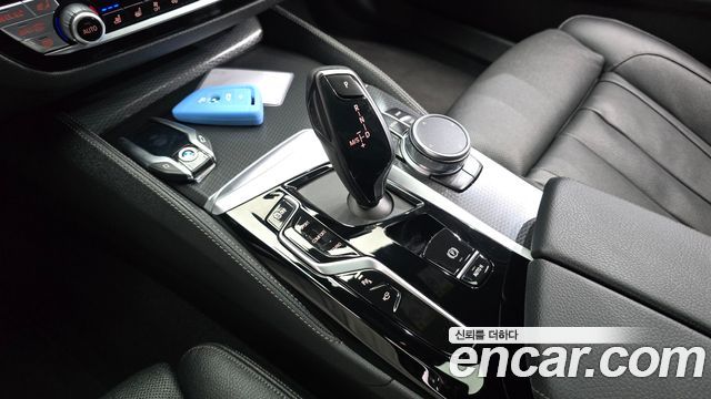 BMW 5-Series 2023 — photo 9
