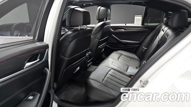 BMW 5-Series 2023 — photo 11