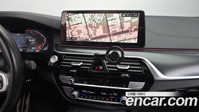 BMW 5-Series 2023 — photo 13