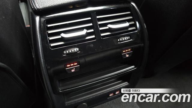 BMW 5-Series 2023 — photo 17