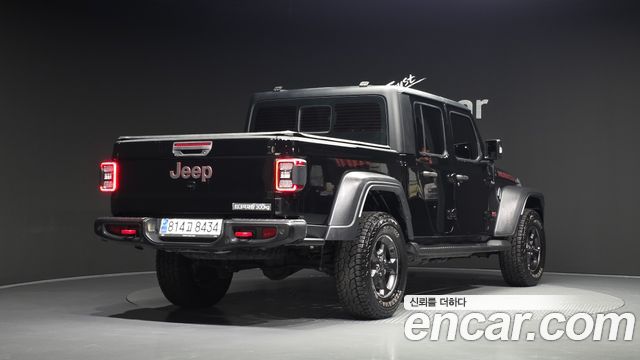 Jeep Gladiator 2023 — photo 2