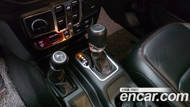 Jeep Gladiator 2023 — photo 12
