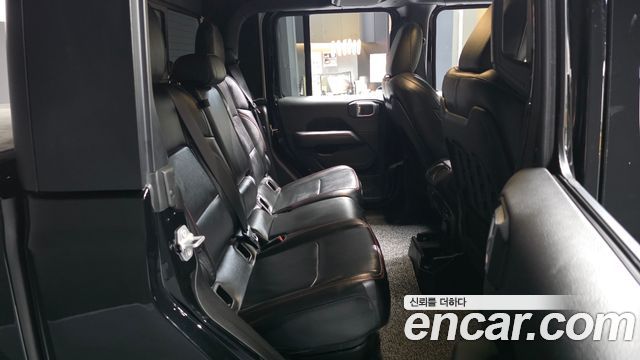 Jeep Gladiator 2023 — photo 18
