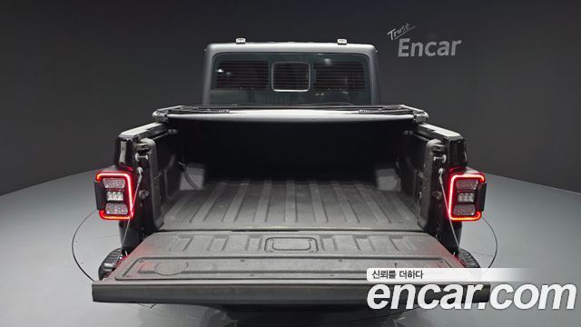 Jeep Gladiator 2023 — photo 26
