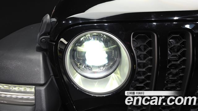 Jeep Gladiator 2023 — photo 8