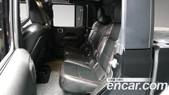 Jeep Gladiator 2023 — photo 16