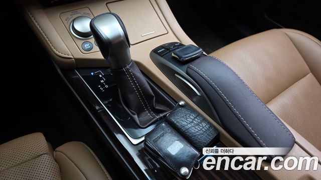 Lexus ES 2016 — photo 9